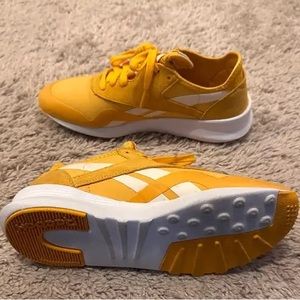 Women’s Reebok yellow (Steelers/Iowa Hawkeyes) sneakers